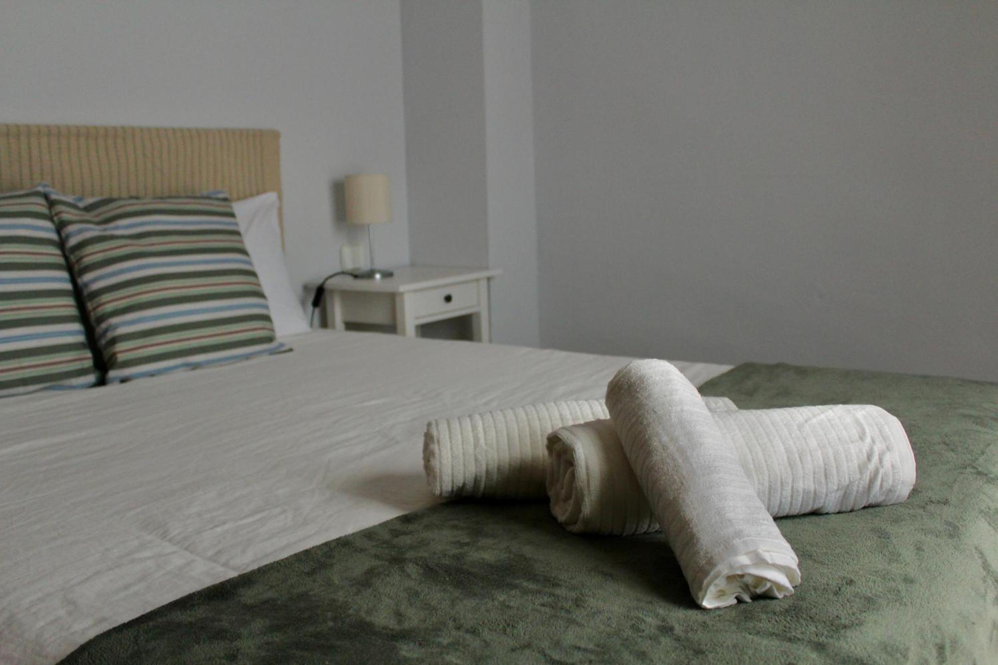 Wish Suite Plaza Nueva Севиля Екстериор снимка